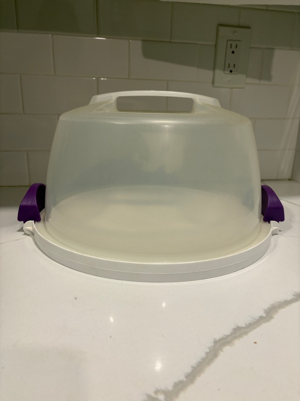 Wilton Cake and Cupcake Carrier, Perfect 10-Inch Round Cake or 13 Cupcakes